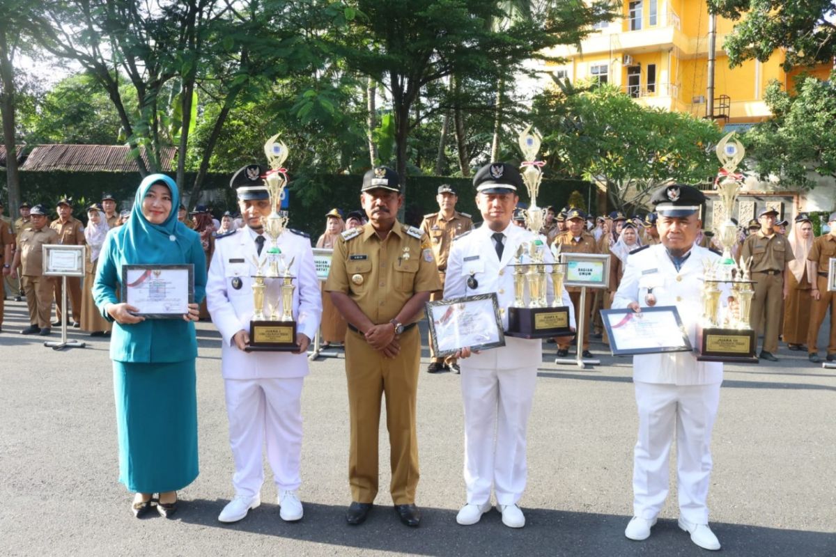 Wali Kota Binjai serahkan penghargaan kepada kelurahan terbaik