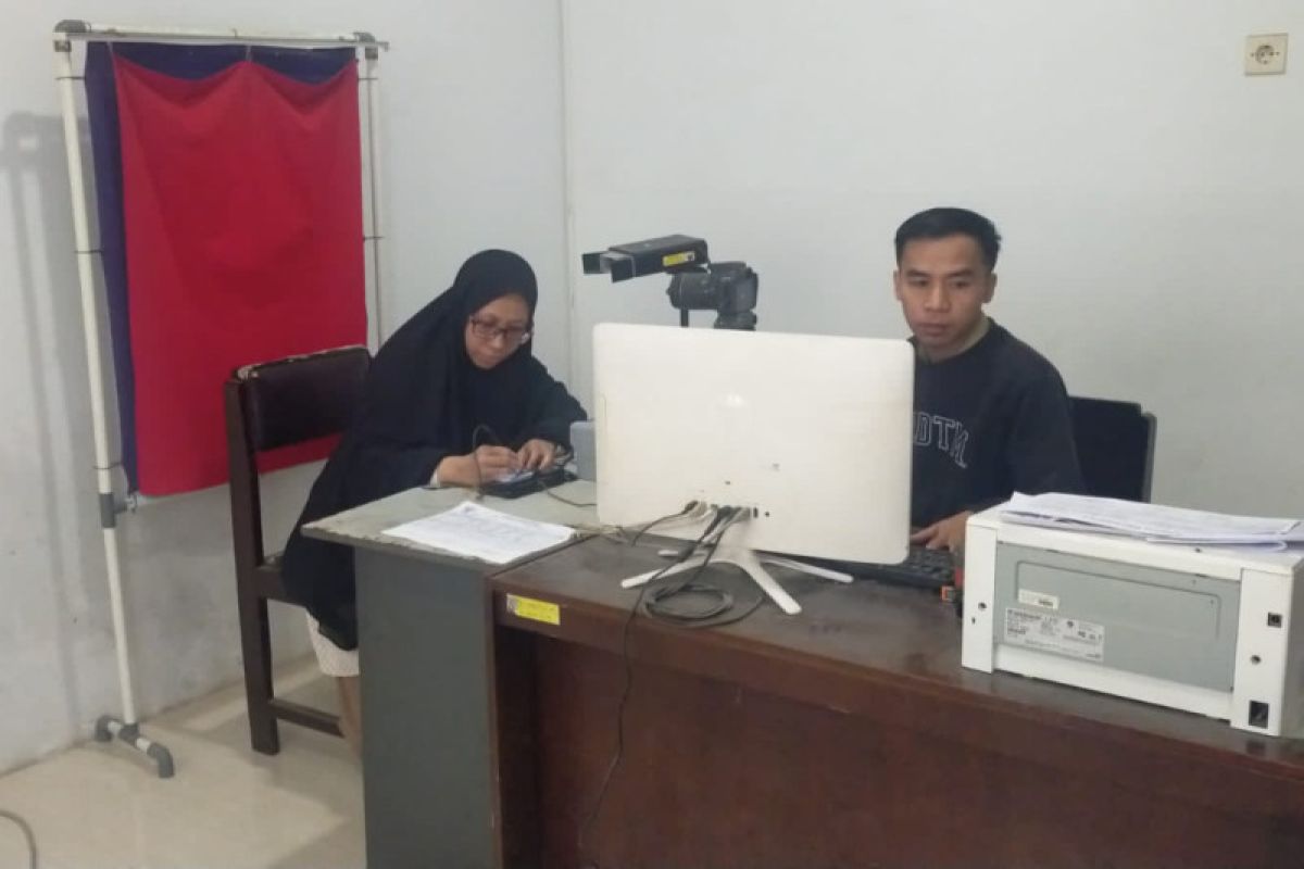Dukcapil Lombok Barat menggencarkan perekaman KTP untuk dukung pemilu