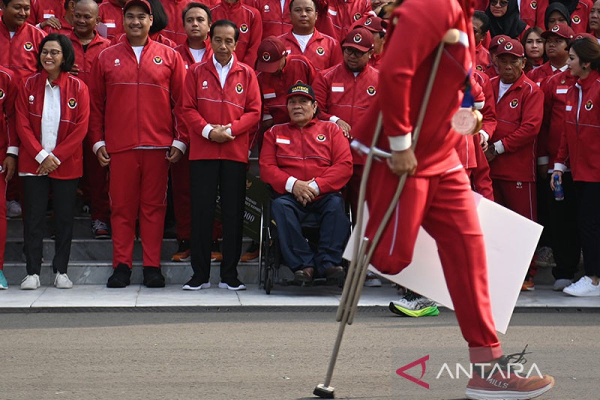 Jokowi minta atlet ASEAN Para Games investasikan bonus dari pemerintah