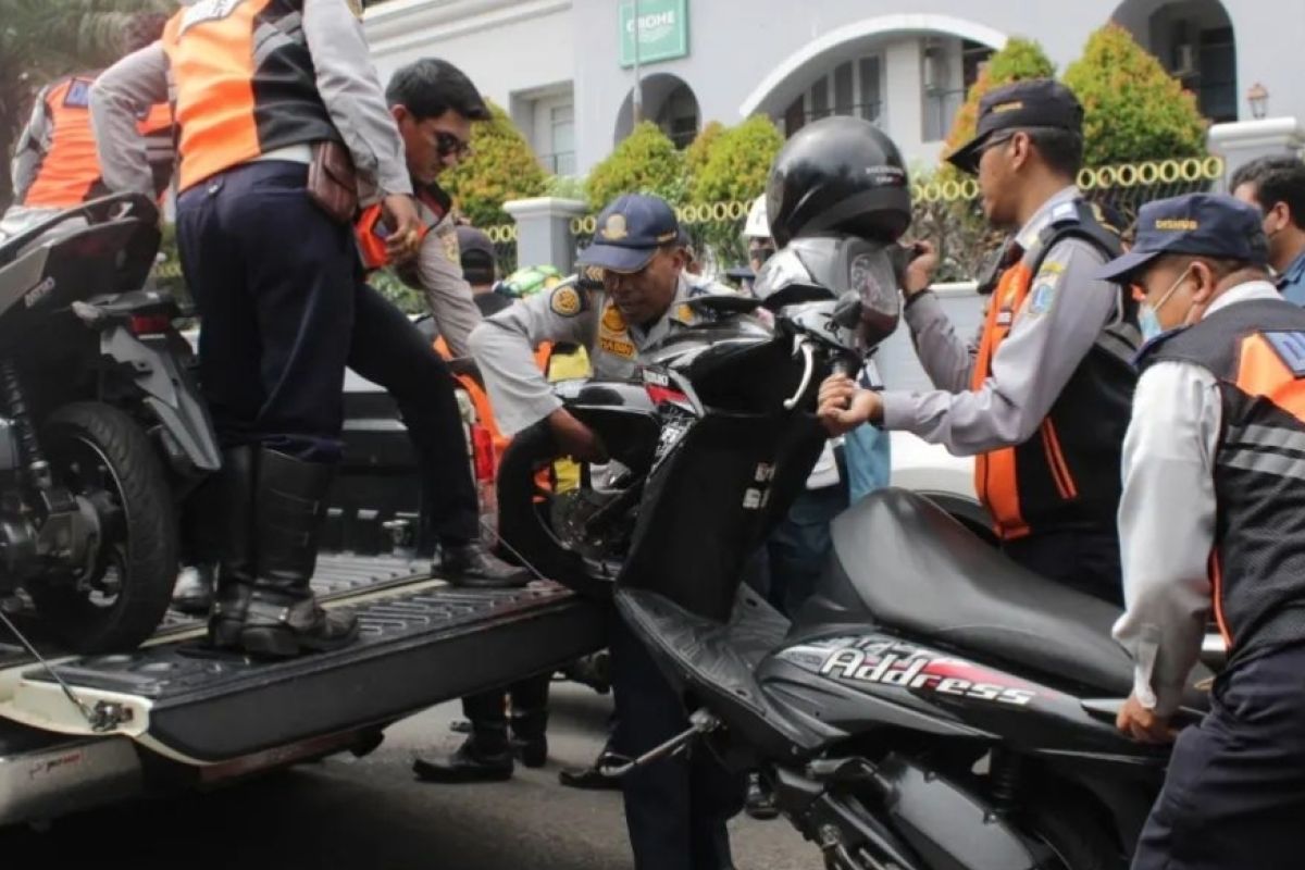 Dishub DKI lanjutkan operasi penertiban parkir liar di Jakut