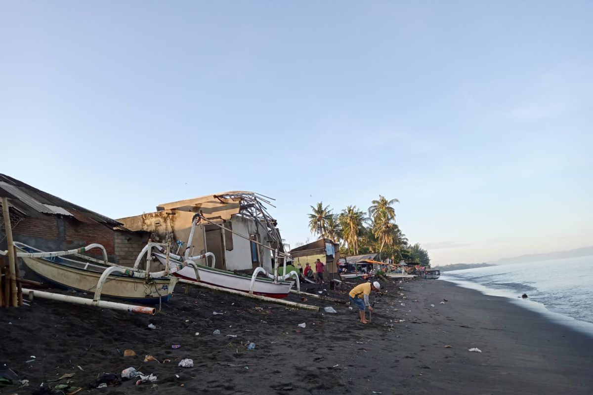 Dinas PUPR Mataram mengusulkan Rp600 juta bangun tanggul pengaman pantai