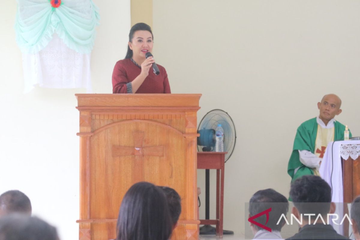 Karolin ajak Pemuda Gereja sosialisasikan pola hidup sehat