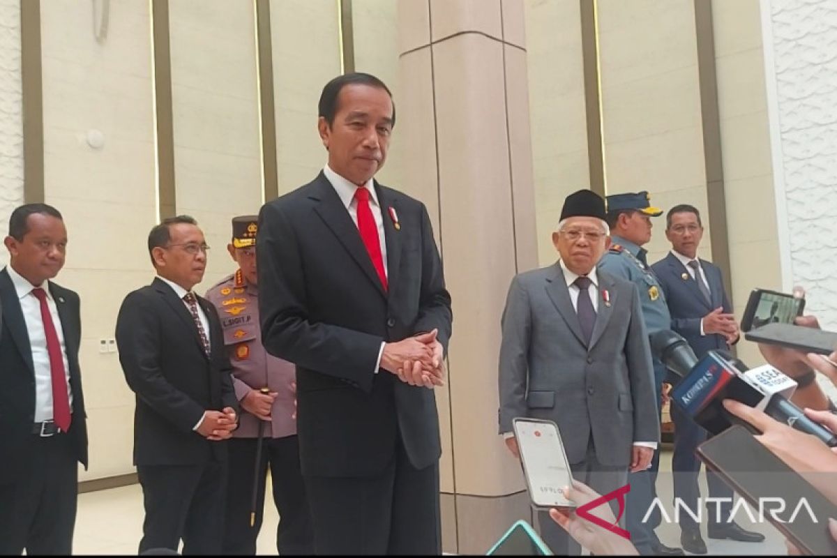 Jokowi soal pemanggilan Menpora ke Kejagung: hormati proses hukum