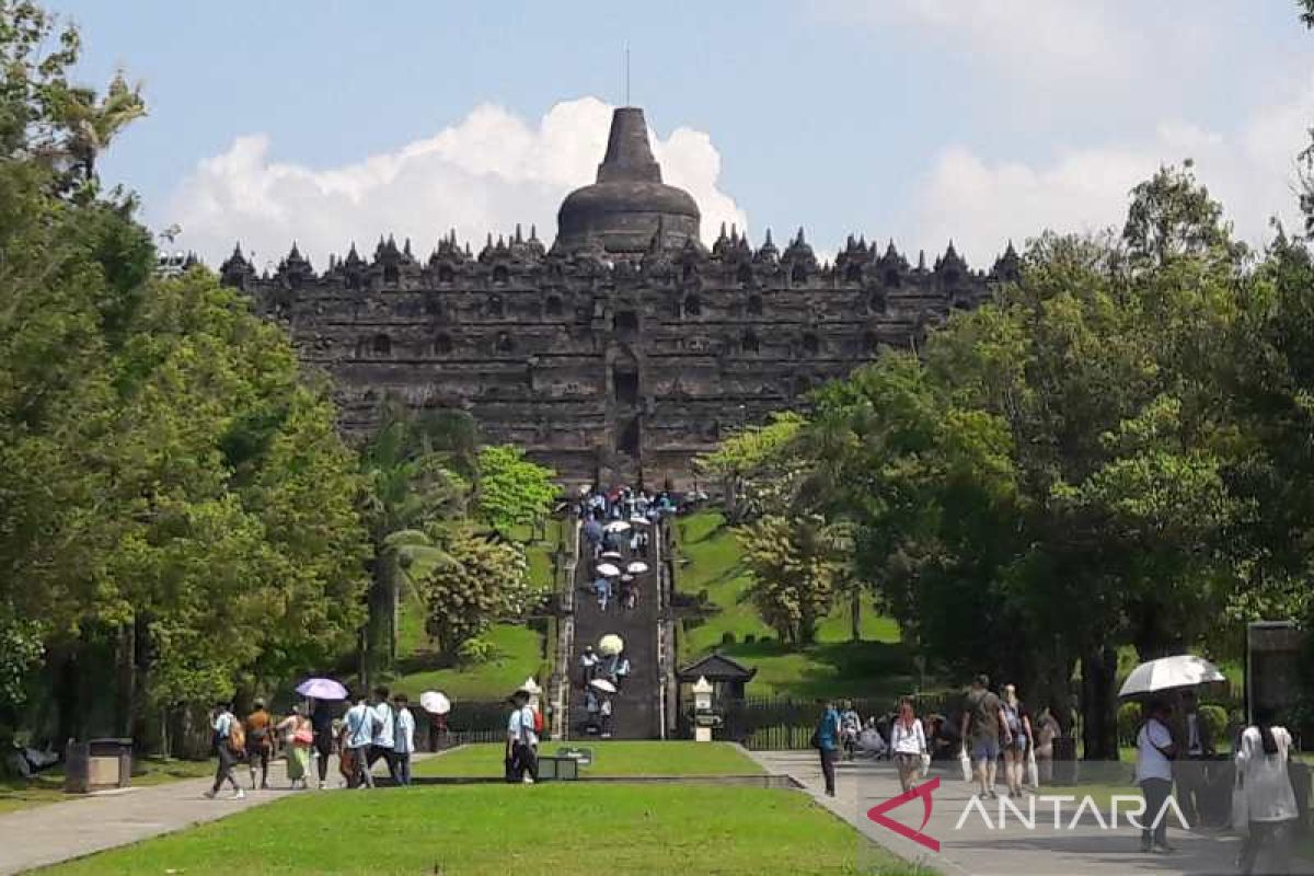 Jumlah pengunjung Candi Borobudur melonjak pada libur sekolah sekarang