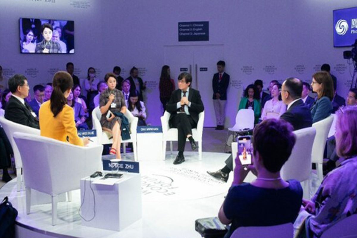 Yuki Wei dari TCL Bahas Peran Teknologi dalam Memfasilitasi Simbiosis Manusia-Alam di 2023 Summer Davos Forum