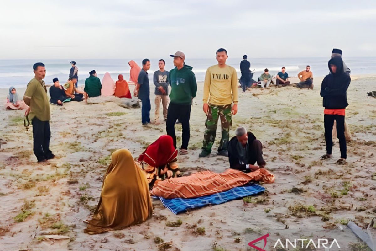 Basarnas evakuasi satu korban tenggelam di laut Aceh Barat, seorang korban lain masih dicari