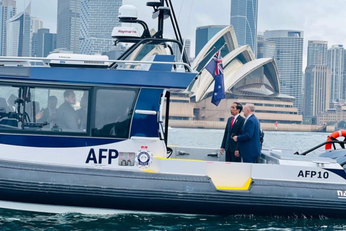 Albanese mengajak Jokowi nikmati pemandangan di kapal menuju lokasi ALM