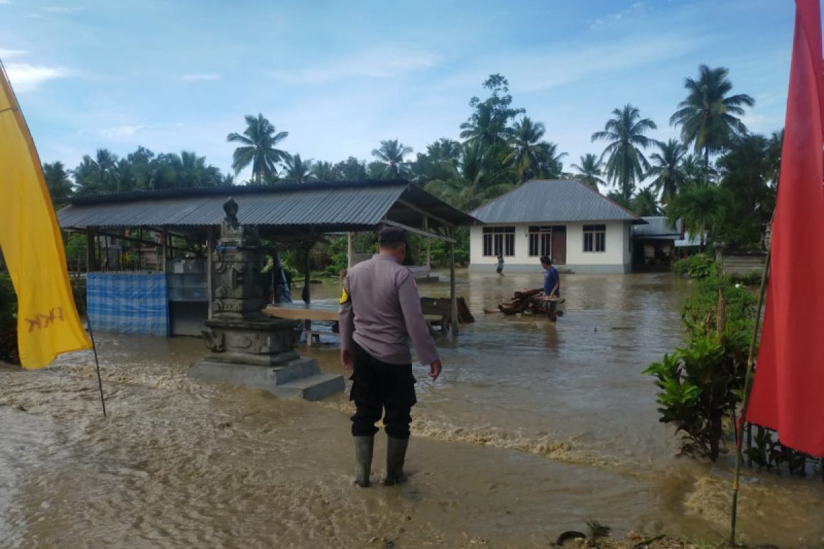Polres Kolaka siaga evakuasi warga yang terdampak banjir