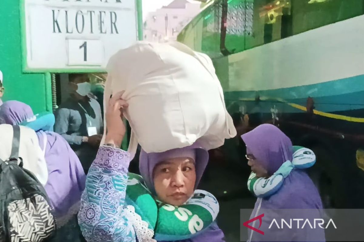 PPIH Surabaya pastikan setiap jamaah haji dapat air zam-zam 10 liter