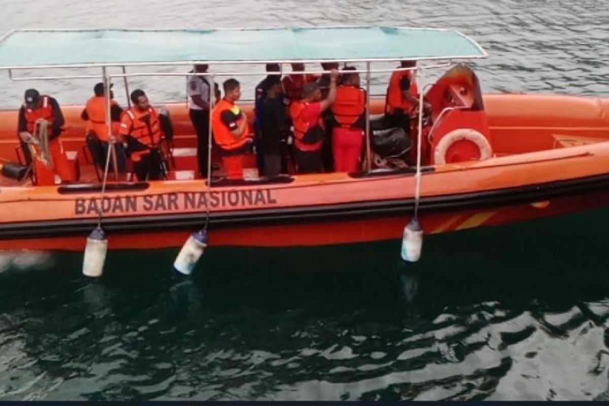 SAR selamatkan 21 penumpang kecelakaan kapal di perairan Alor