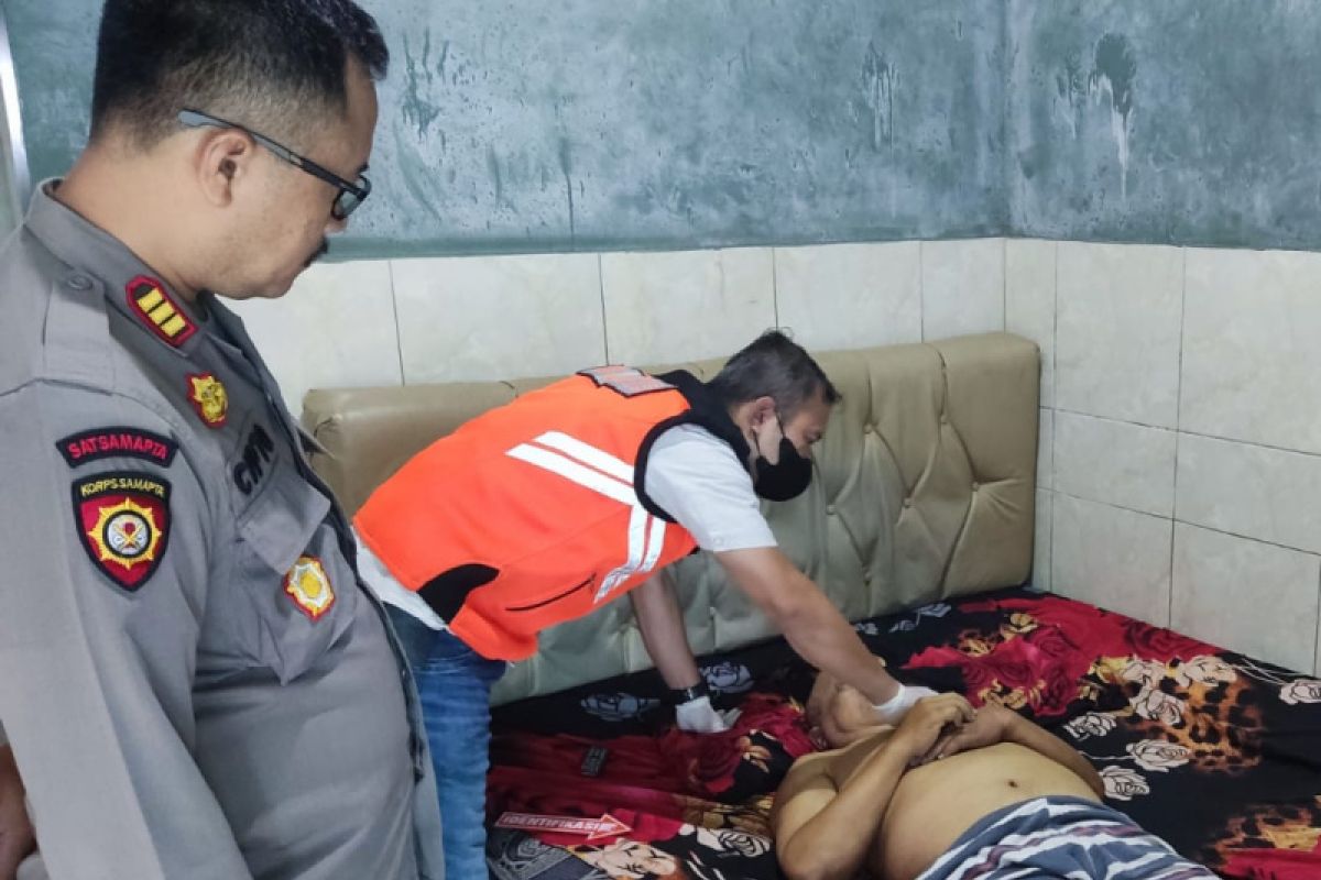 Polisi lakukan evakuasi tamu hotel di Kudus yang meninggal di dalam kamar