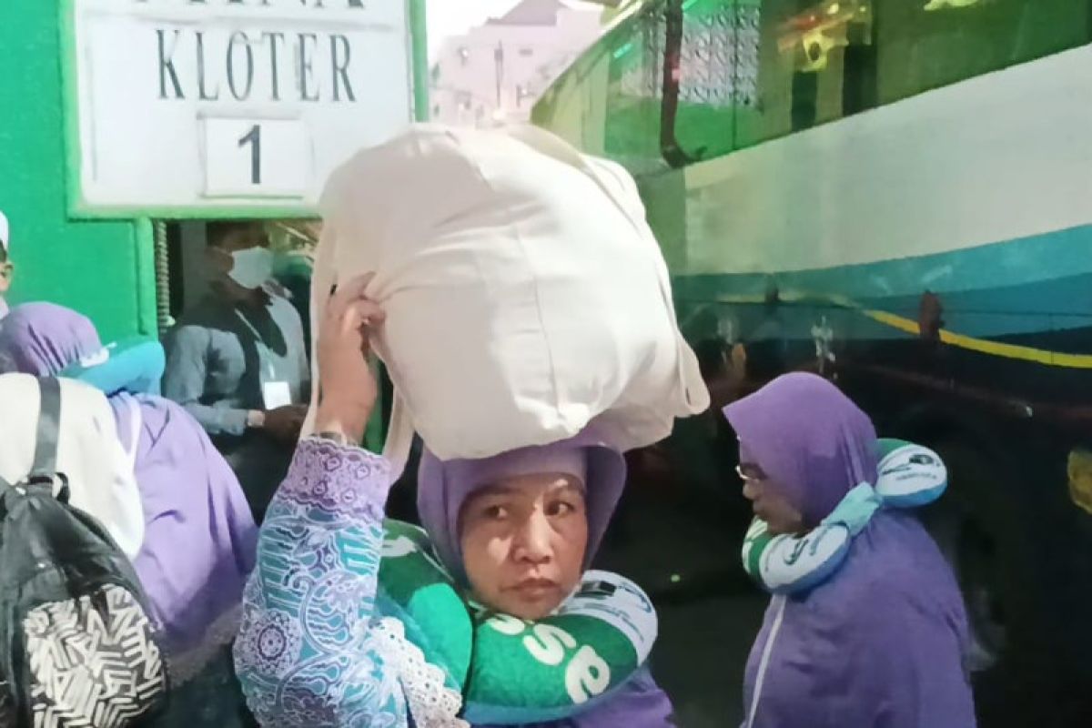 PPIH Surabaya pastikan setiap jamaah haji dapat air zamzam 10 liter