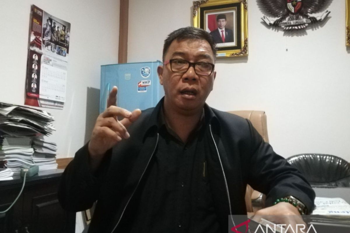 DPRD Semarang : Wisuda sekolah berlebihan