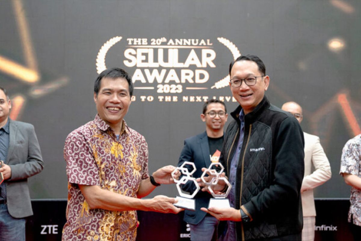 Gerakan Smartfren untuk Indonesia raih penghargaan Selular Awards 2023