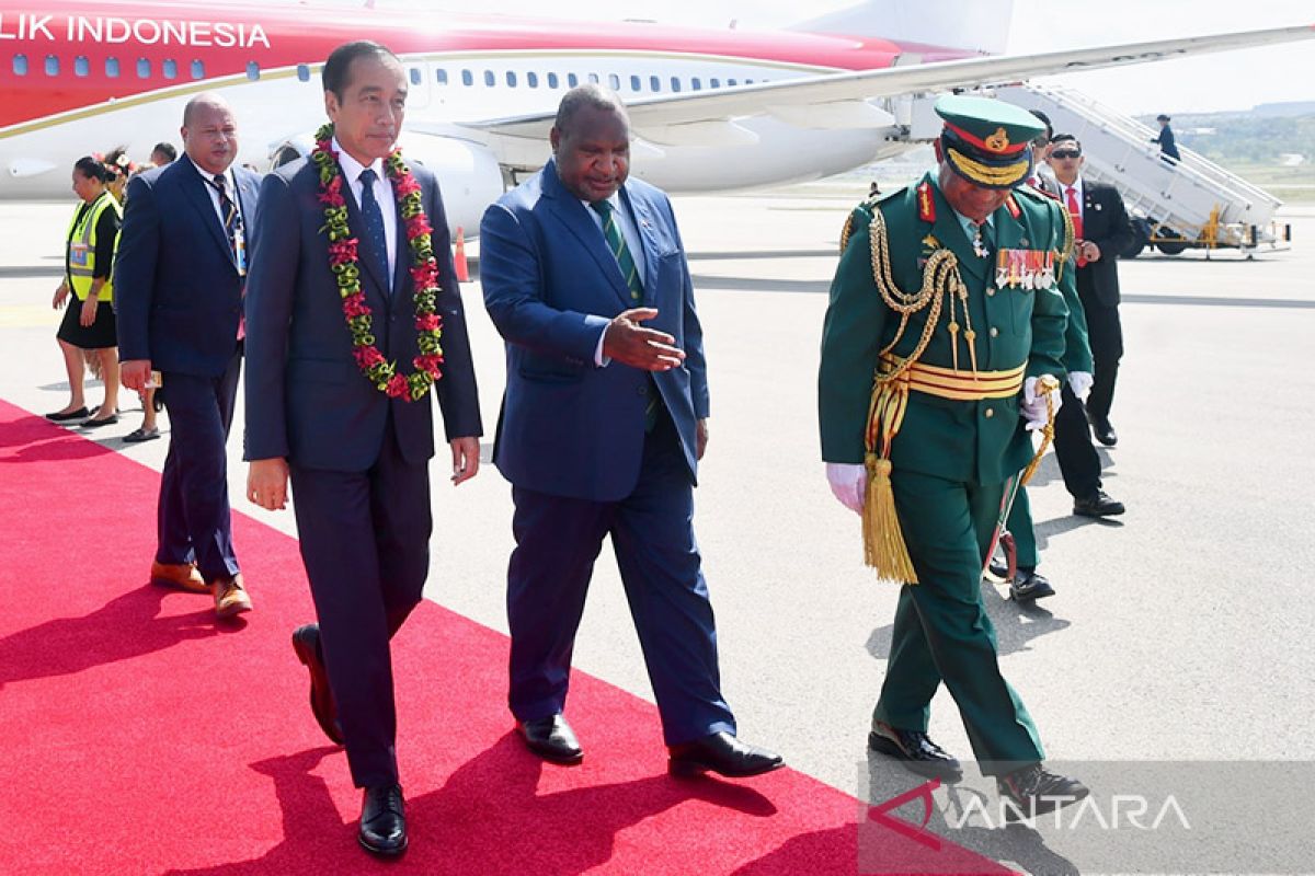 Presiden Jokowi tiba di Papua Nugini disambut PM James Marape