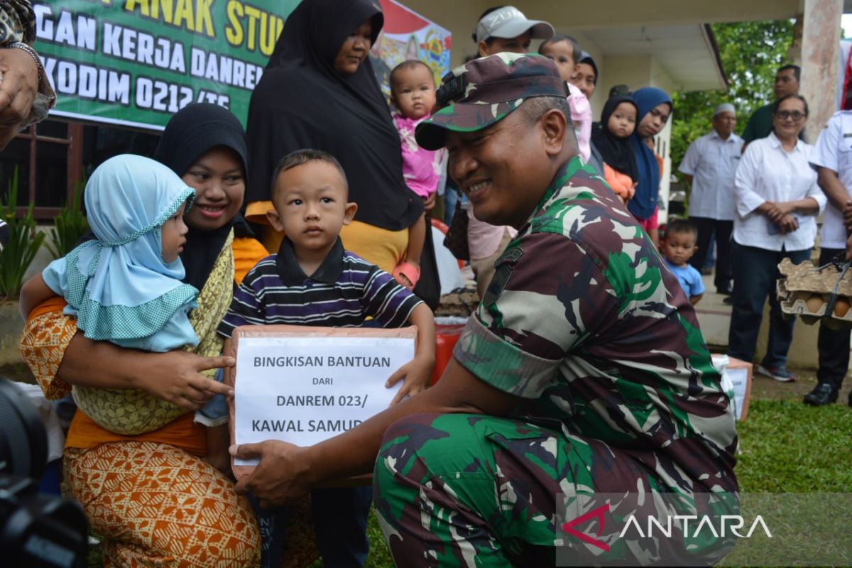 Danrem 023 Kolonel Lukman saksikan sunatan massal di PTPN III Batang Toru