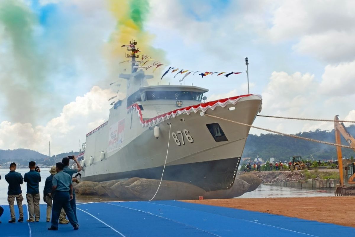 TNI AL meluncurkan KRI Tuna-876 untuk optimalkan operasi keamanan laut