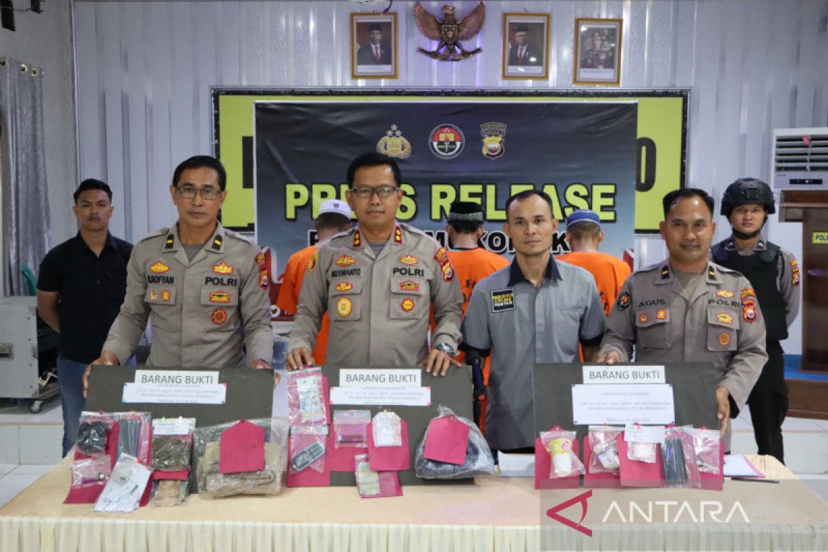 Polres Mukomuko Bengkulu tangkap tiga tersangka narkotika