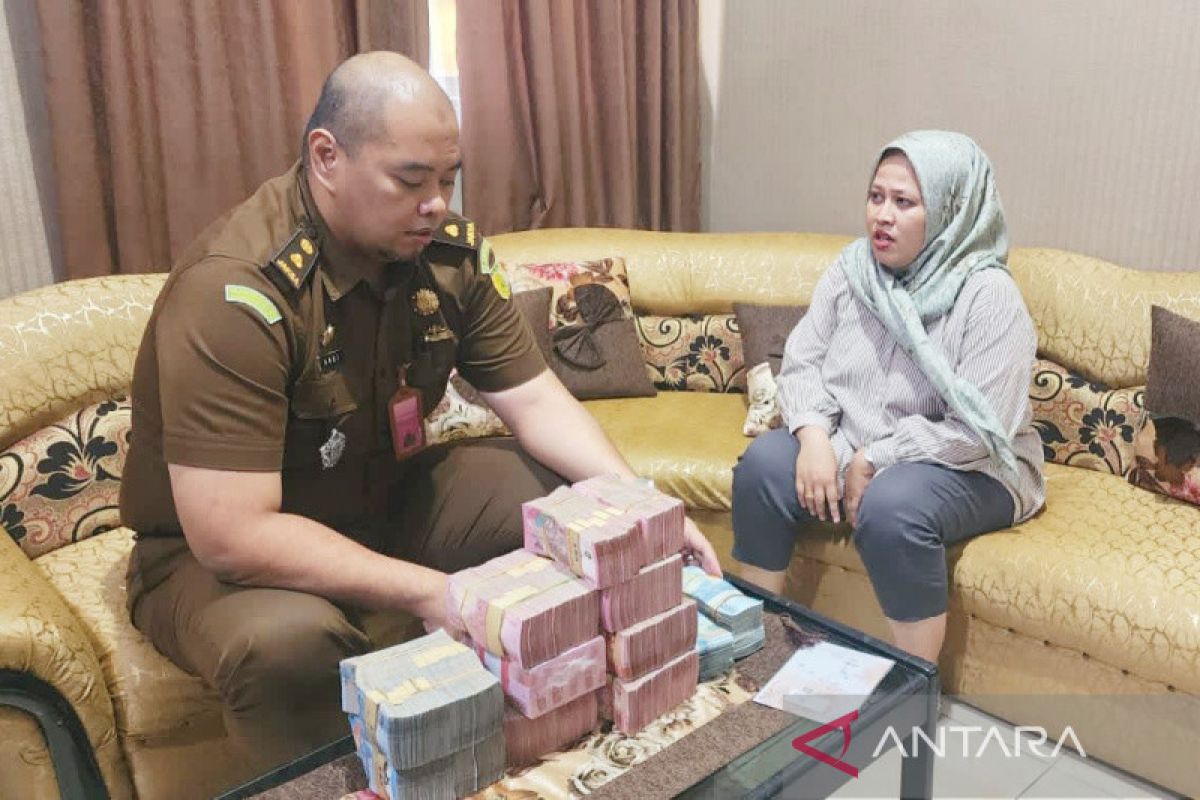 Kejari Tabalong setor uang pengganti terpidana korupsi senilai Rp1,8 miliar