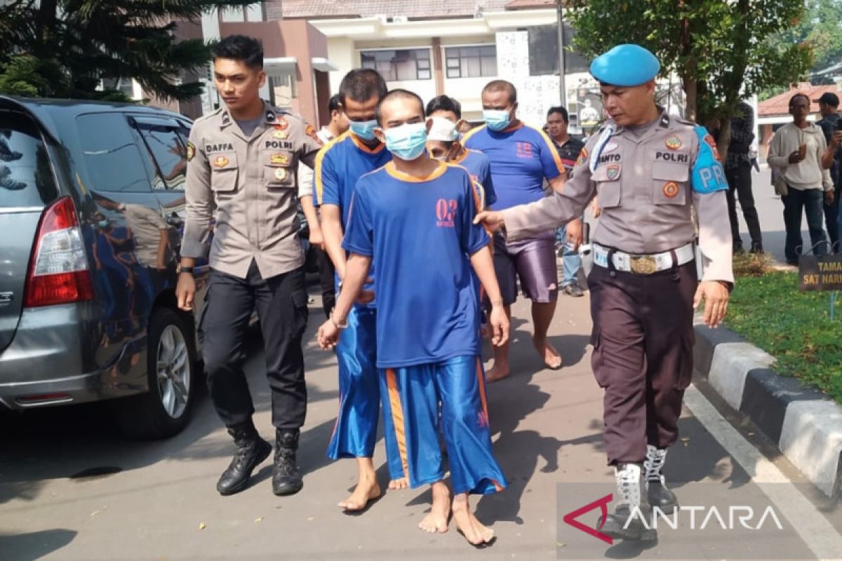 Polres Karawang tangkap 15 pengedar narkoba berkedok penjual pulsa