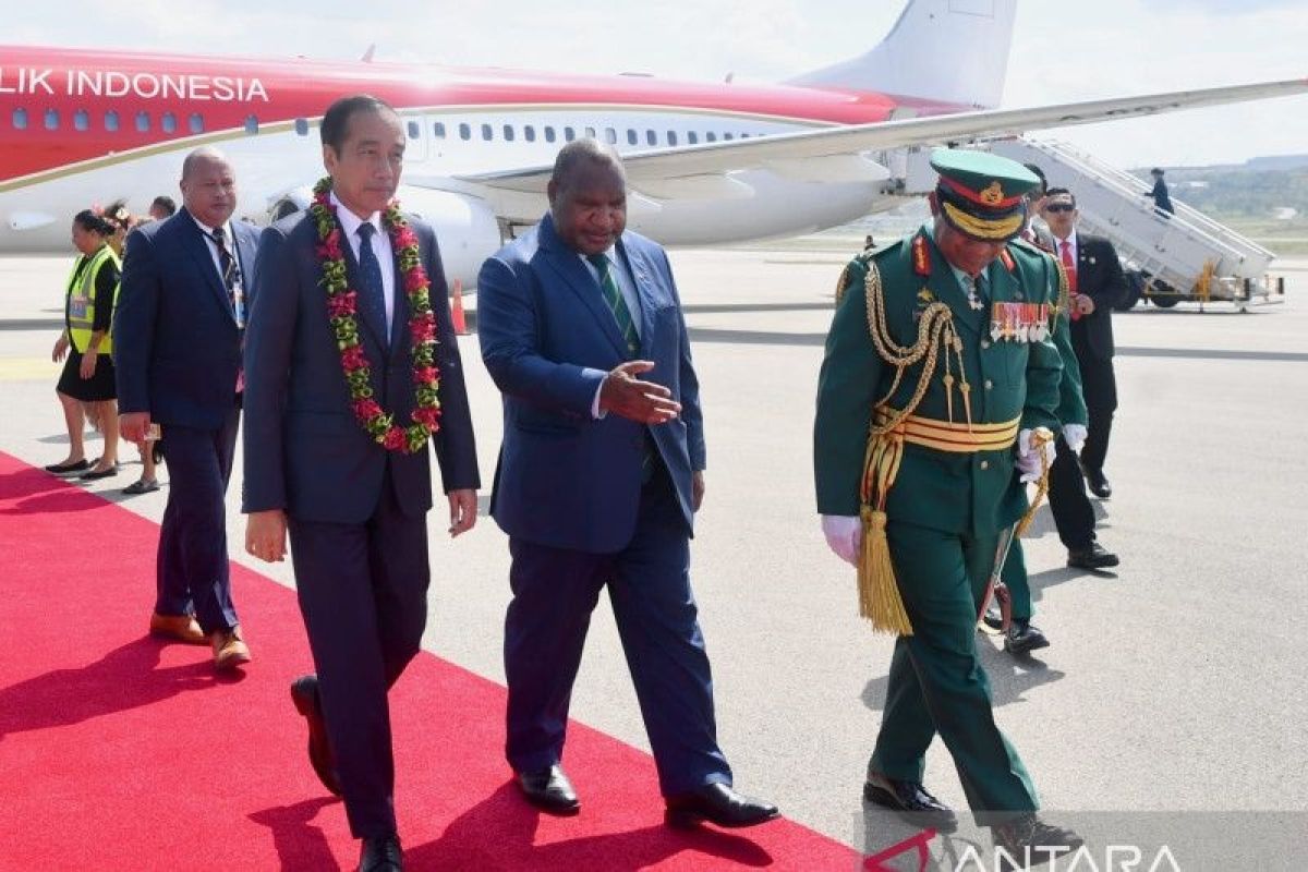 Presiden Jokowi tiba di Papua Nugini disambut langsung oleh PM James Marape
