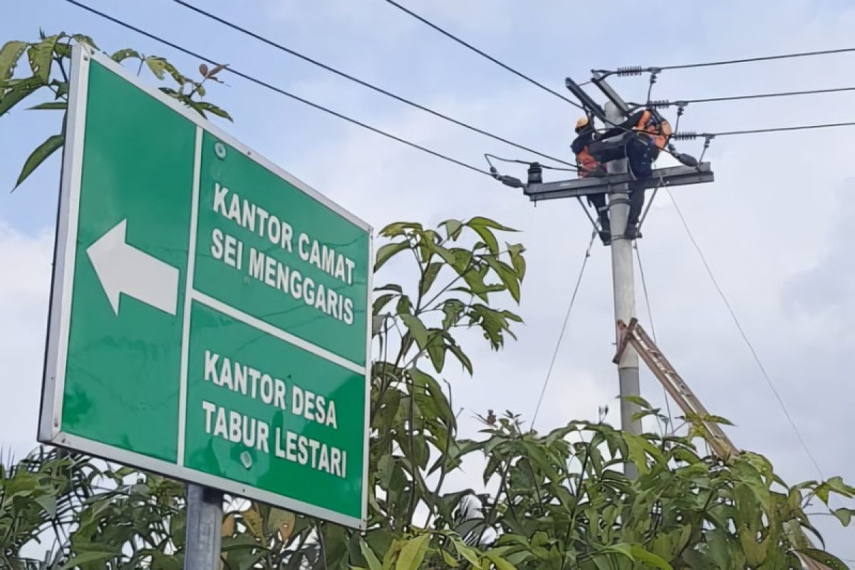 PLN wujudkan penyalaan listrik 24 jam di tiga desa perbatasan