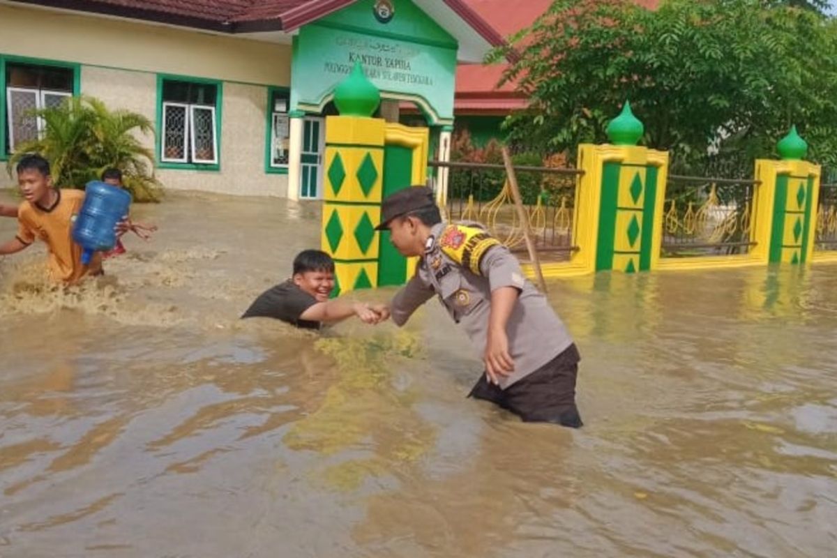 Banjir melanda 13 desa dan kelurahan di Kolaka Sultra