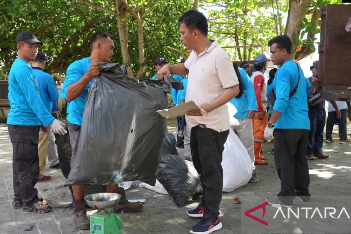 KKP kumpulkan 852 Kg sampah dalam kegiatan Bulan Cinta Laut