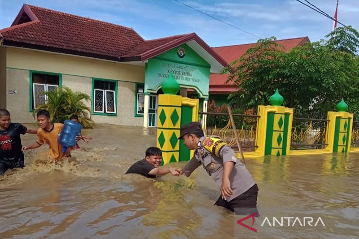 Banjir melanda 13 desa dan kelurahan di Kolaka