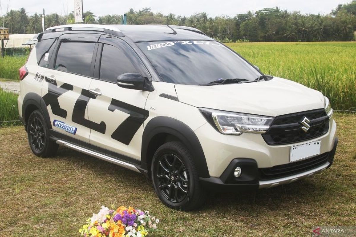 Tembus 1000 unit sebulan, Suzuki XL7 Hybrid targetkan penjualan hingga 12.000