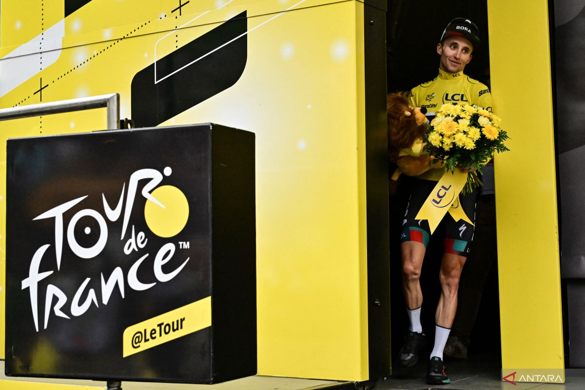 Hindley rebut pucuk klasemen Tour de France setelah menangi etape 5