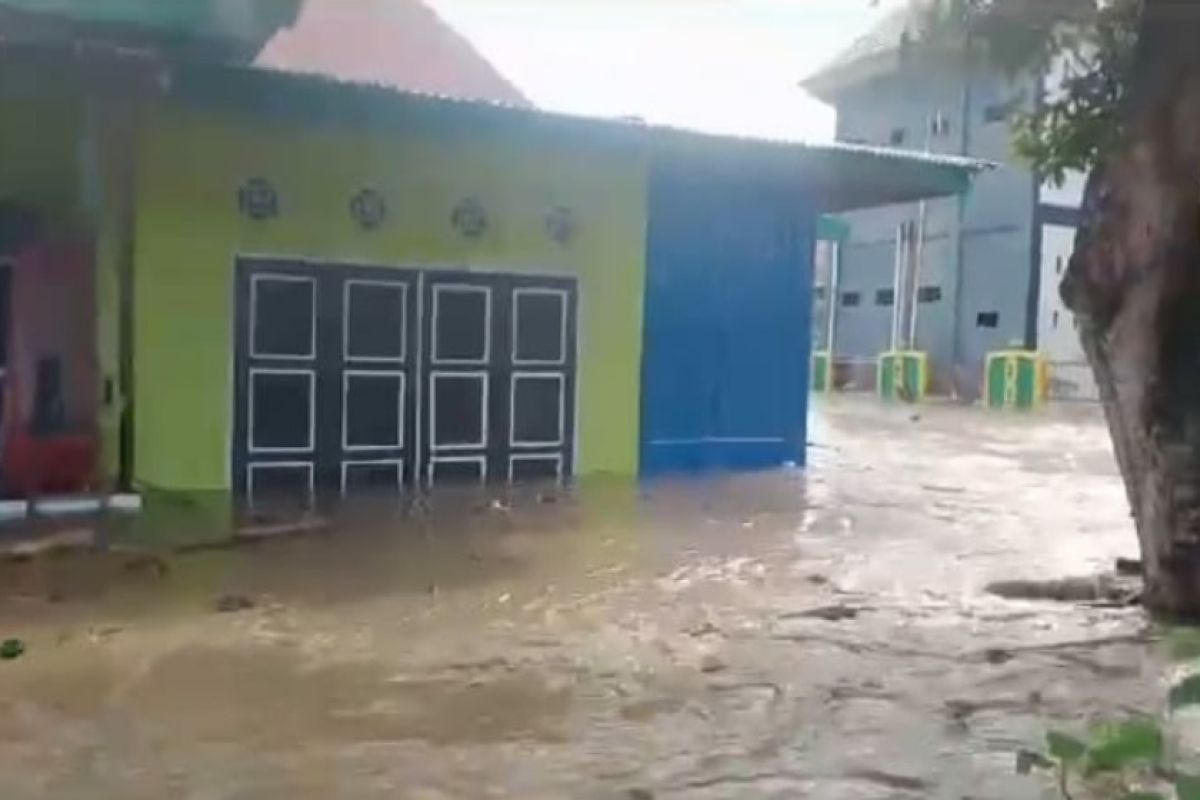 Hujan lebat, 1.511 KK terdampak banjir di Kolaka Sultra