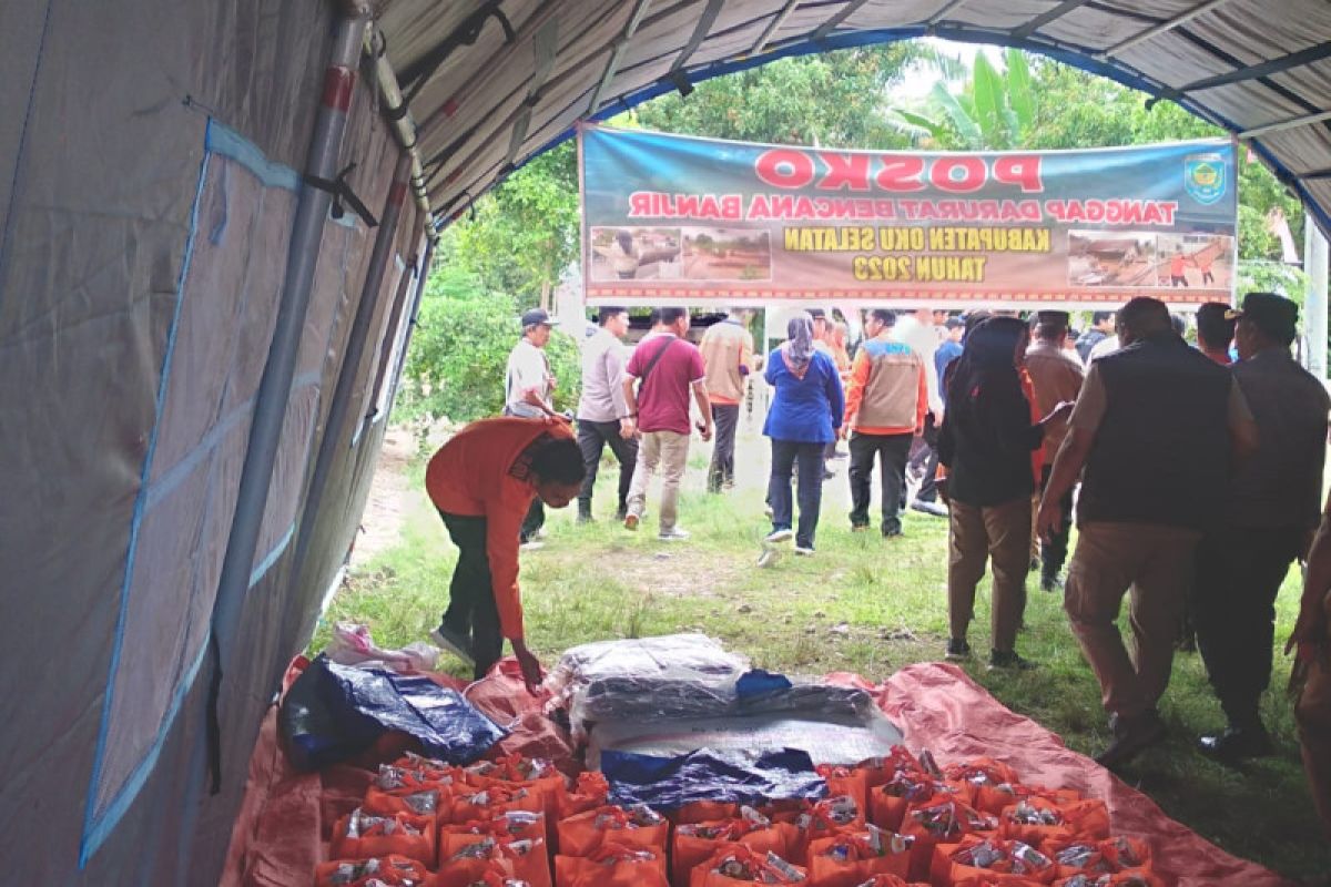 OKU Selatan salurkan bantuan sembako untuk ratusan korban banjir