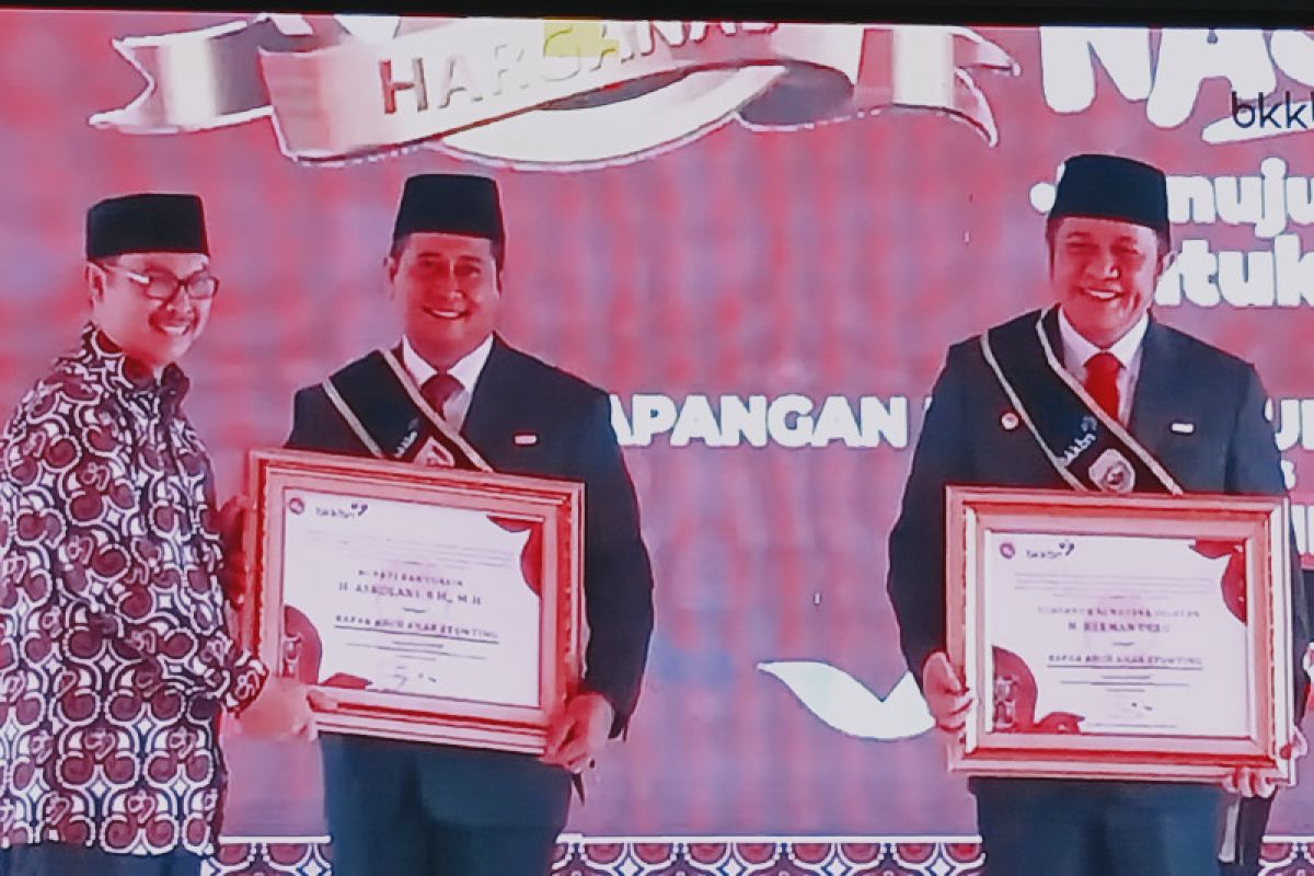 Gubernur Sumsel dan Bupati Banyuasin peroleh penghargaan Bapak Asuh Anak Stunting