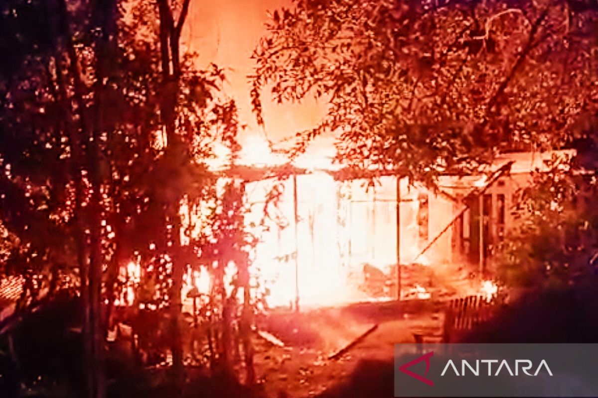 Rumah di Desa Kambang Habang Tapin ludes terbakar