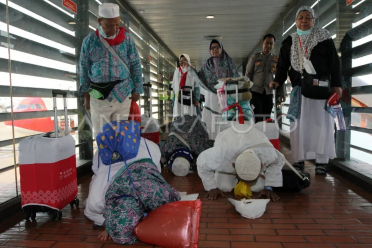 Jamaah haji diperiksa dokter hingga epidemiolog setiba di Indonesia, begini penjelasannya