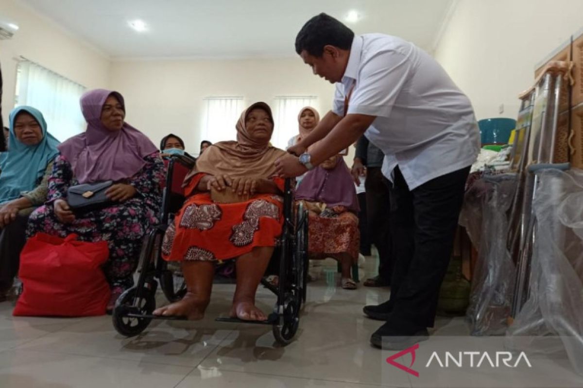 Kemensos-Pemkot Pekalongan salurkan bantuan modal usaha  lansia