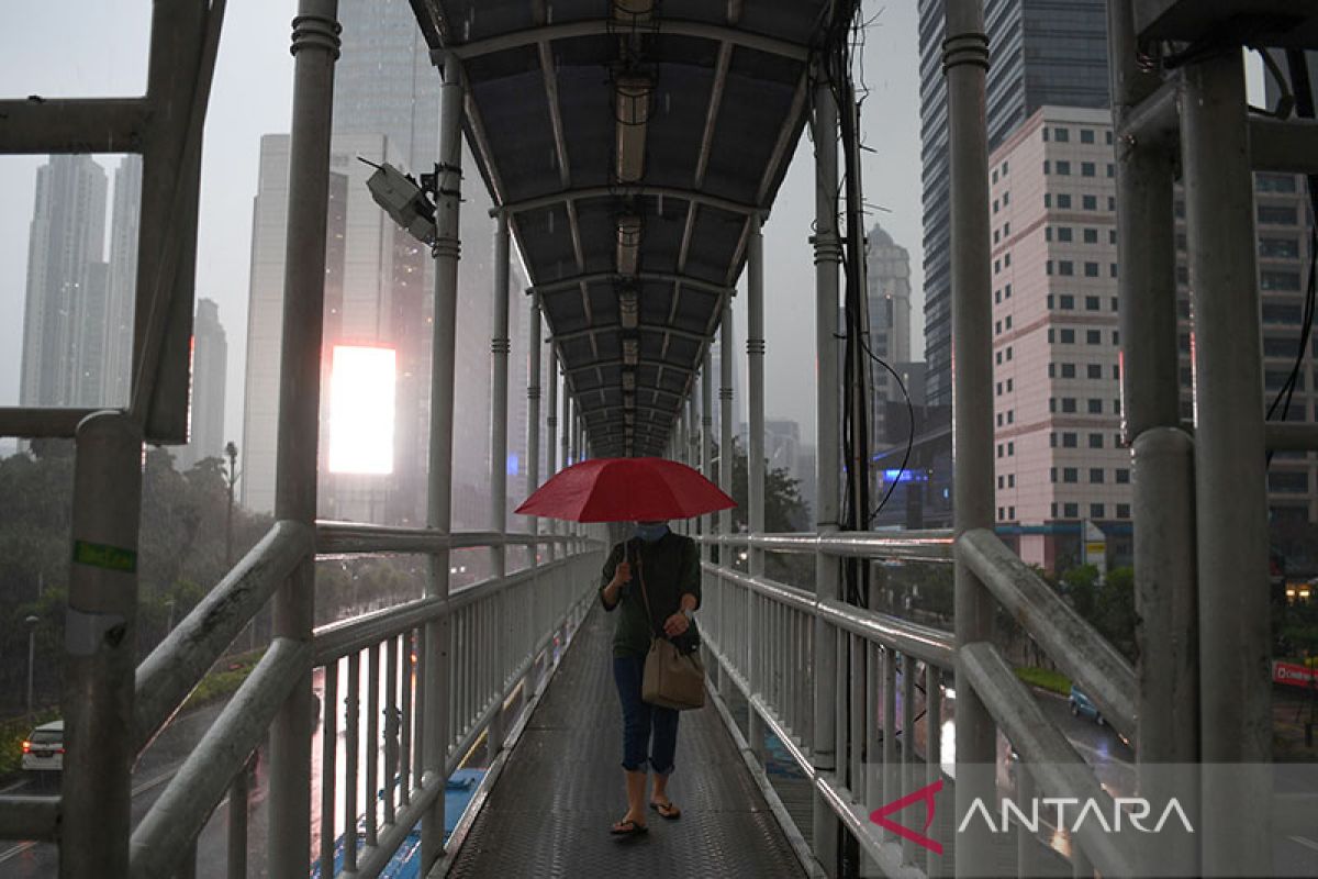 BMKG prakirakan DKI Jakarta diguyur hujan pada Senin siang