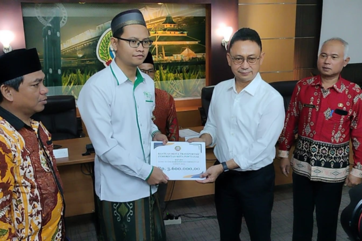 37 guru Madrasah Kota Pontianak terima bantuan uang transportasi