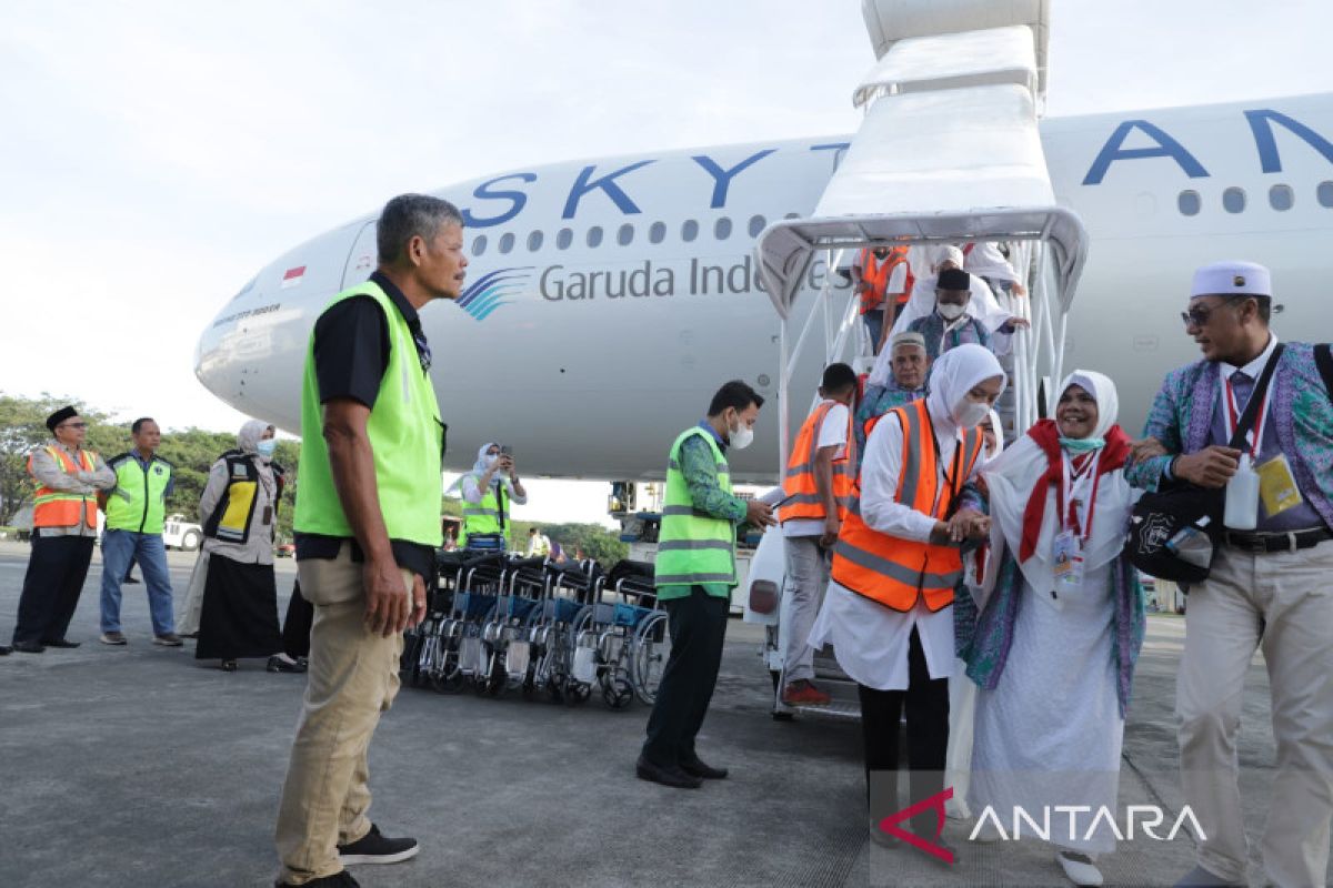 Jamaah haji kloter dua tiba di Aceh, dua orang tertunda karena sakit