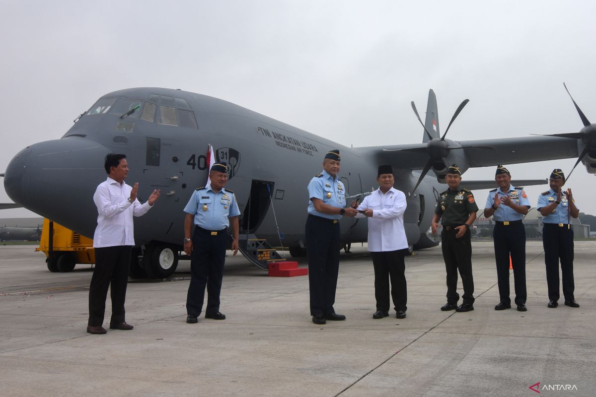 Kemhan serah terimakan pesawat C-130J Super Hercules ke TNI AU