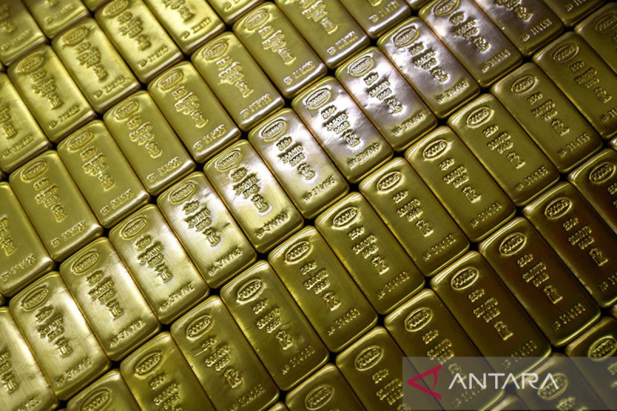 Harga emas tertekan dolar AS yang lebih kuat