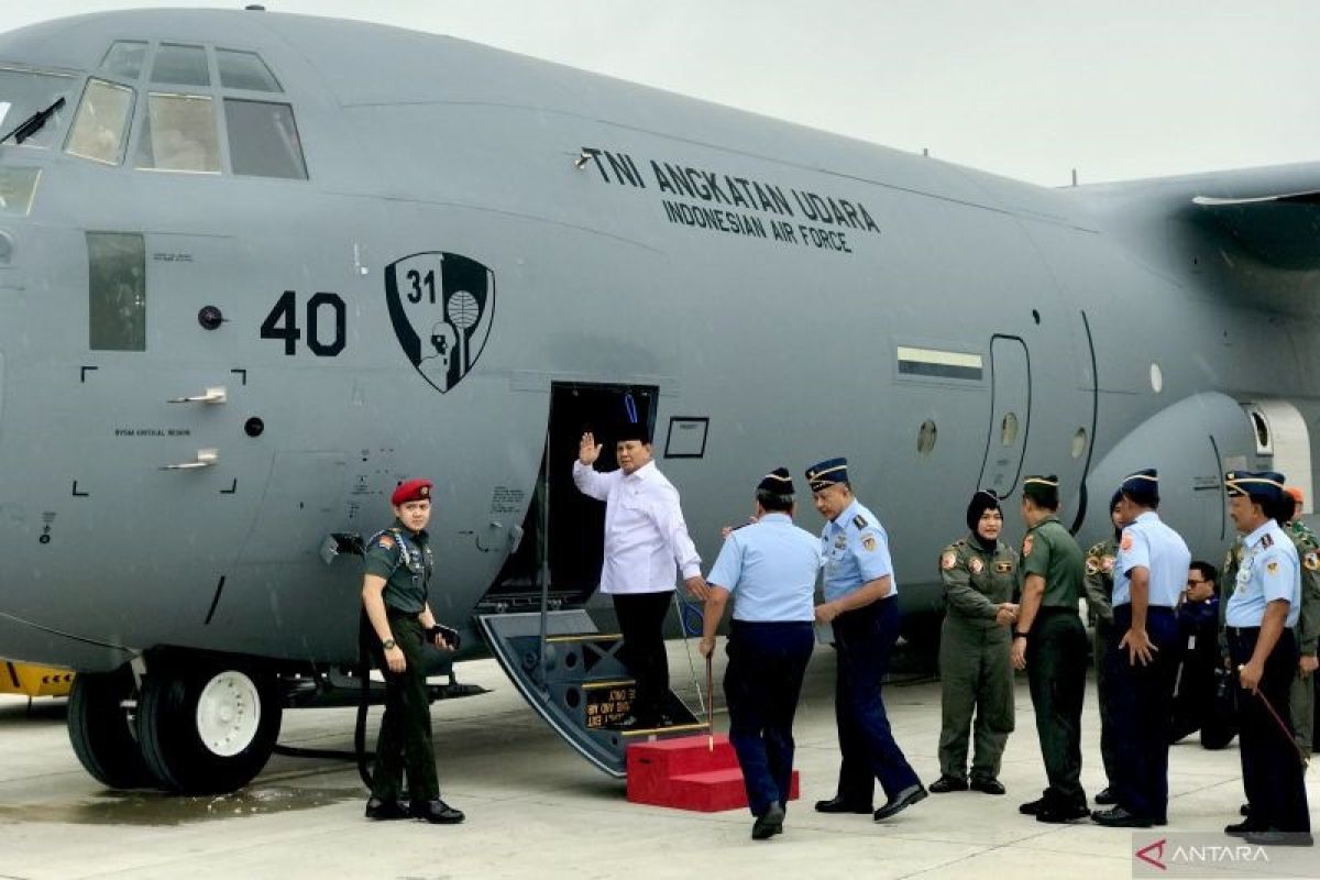 Menhan Prabowo Subianto serahkan unit kedua C-130 J Super Hercules ke TNI AU