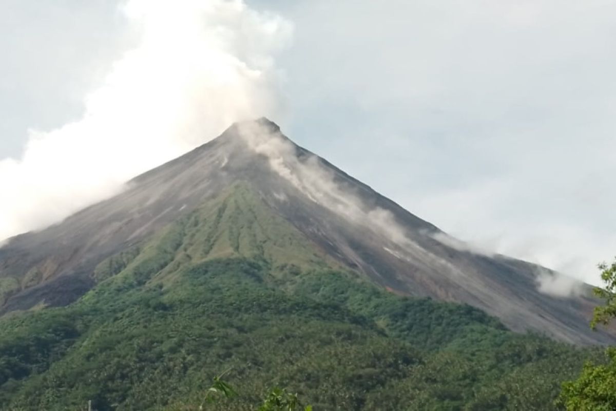 Guguran lava Gunung Karangetang mencapai 1.750 meter