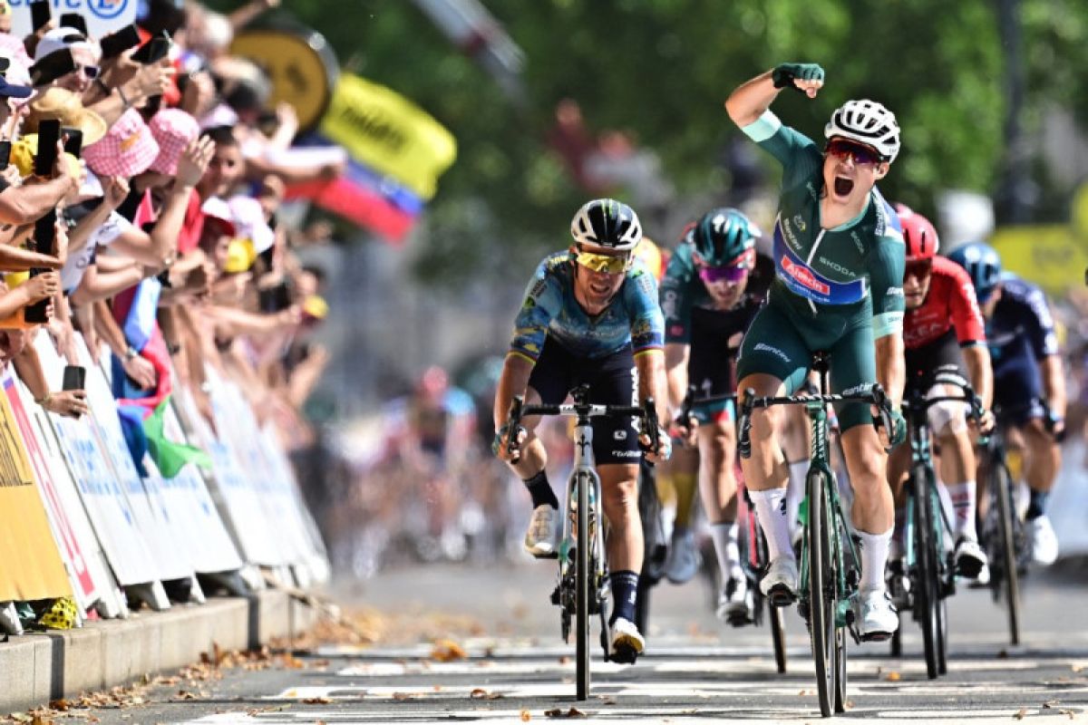 Philipsen rebut etape 7 cegah Cavendish pecahkan rekor Tour de France