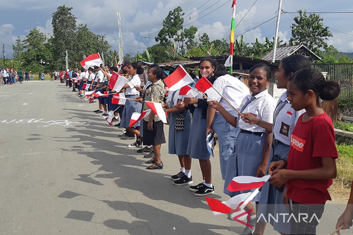 Siswa dan guru di Jayapura antusias sambut Presiden Jokowi di Agro Edu