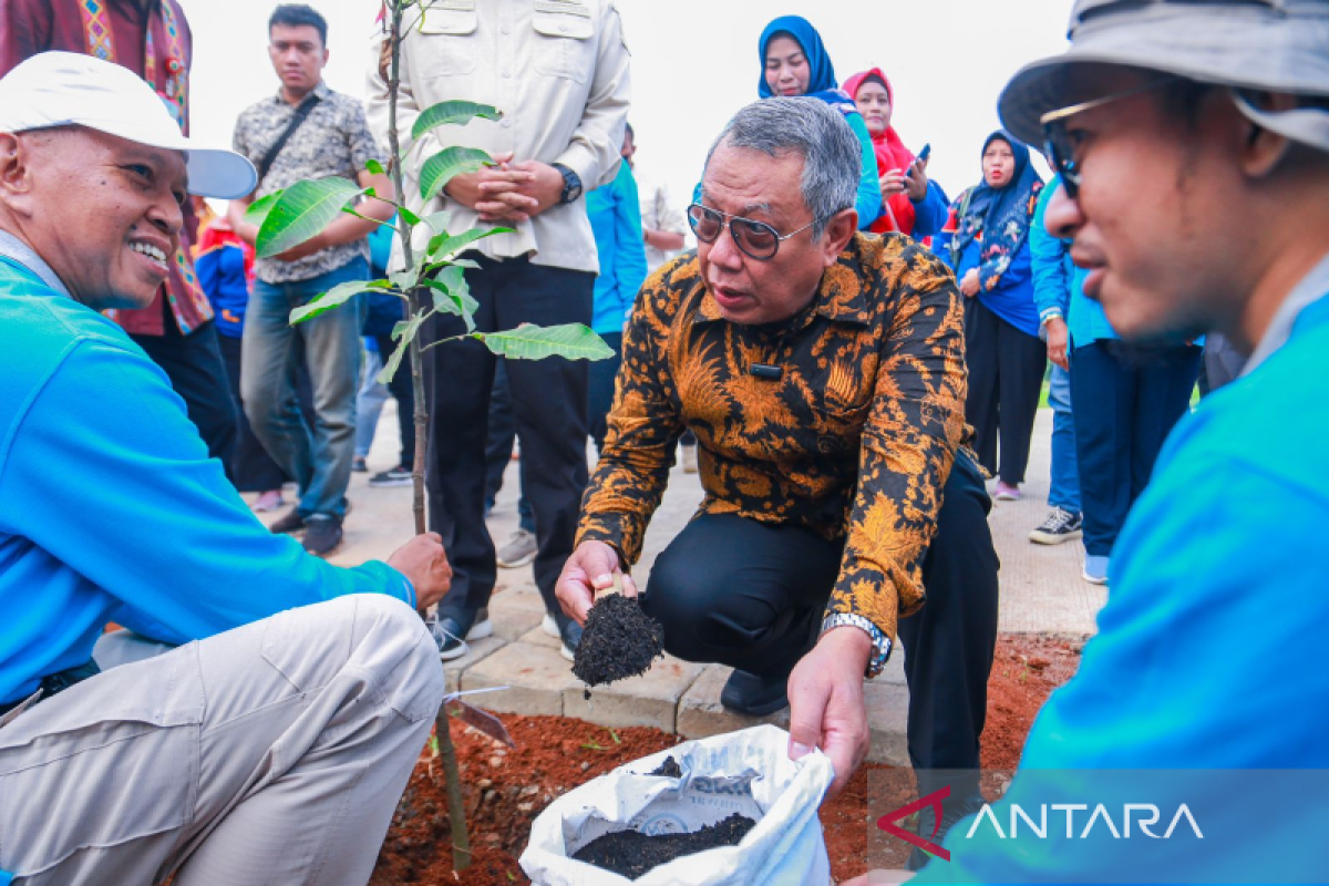 Benyamin Davnie sarankan persatuan bank sampah bisnis tanaman buah