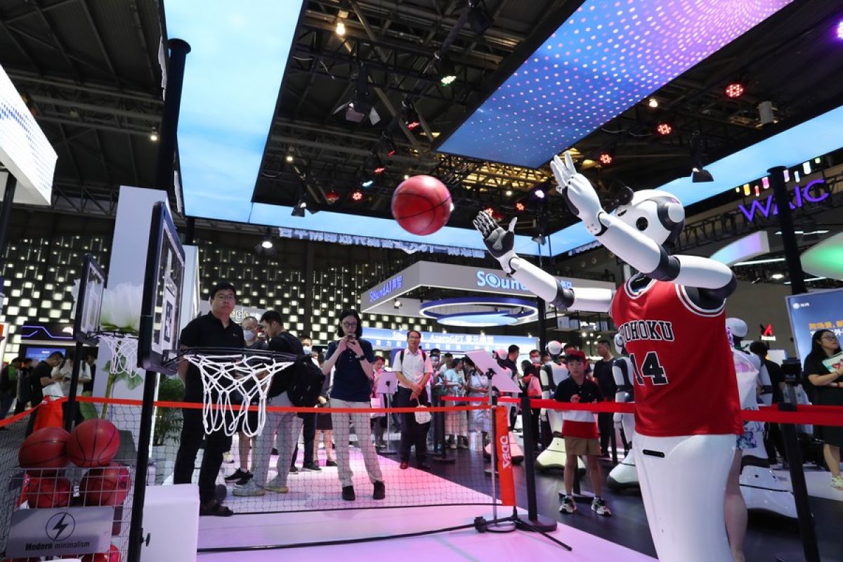Startup teknologi China luncurkan robot humanoid di ajang AI Shanghai