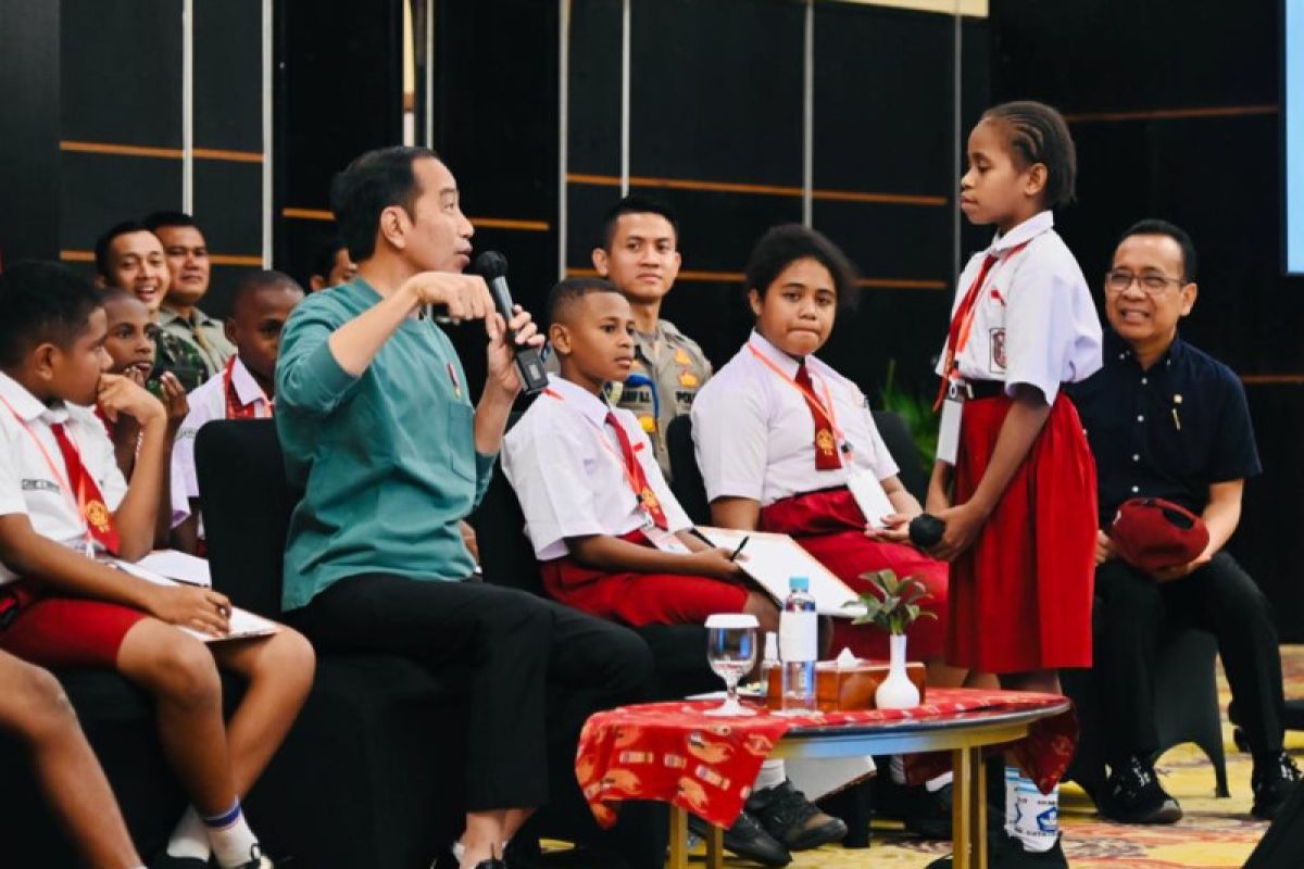 Seorang murid SD tanya Presiden Jokowi kenapa ibu kota tidak dipindah ke Papua