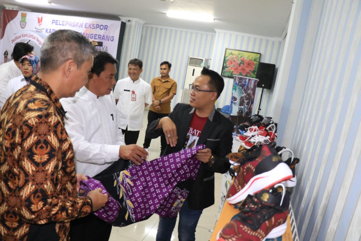300 pasang sepatu Sebatik asal Tangerang di ekspor ke Belanda